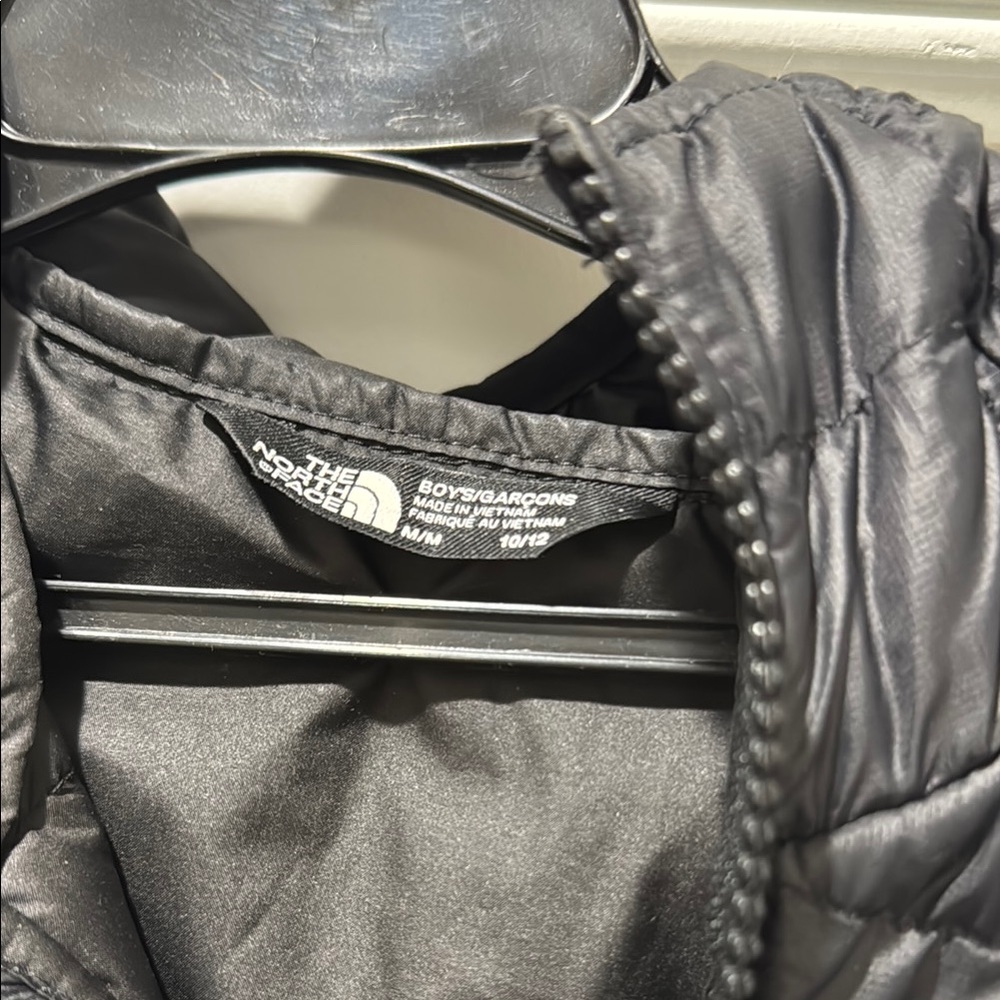 The North Face Thermoball Light Weight Puffer - Picture 3 of 8